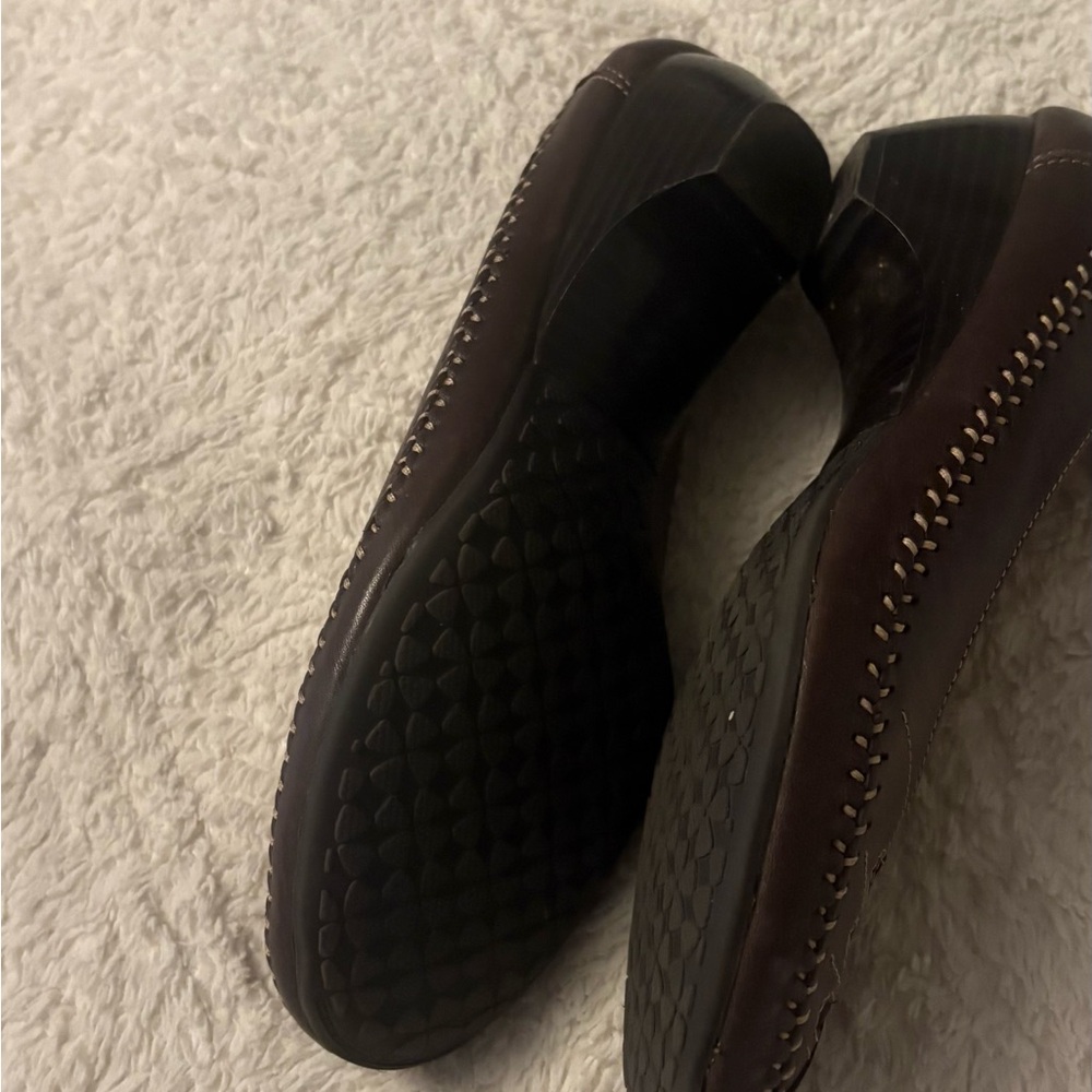 Bass Women's “Elena” Brown Leather with small heel/ wedge. - Picture 4 of 5